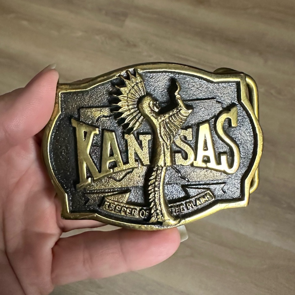 KANSAS Keeper of the Plains Solid Brass Belt Buckle
1977 Heritage Mint